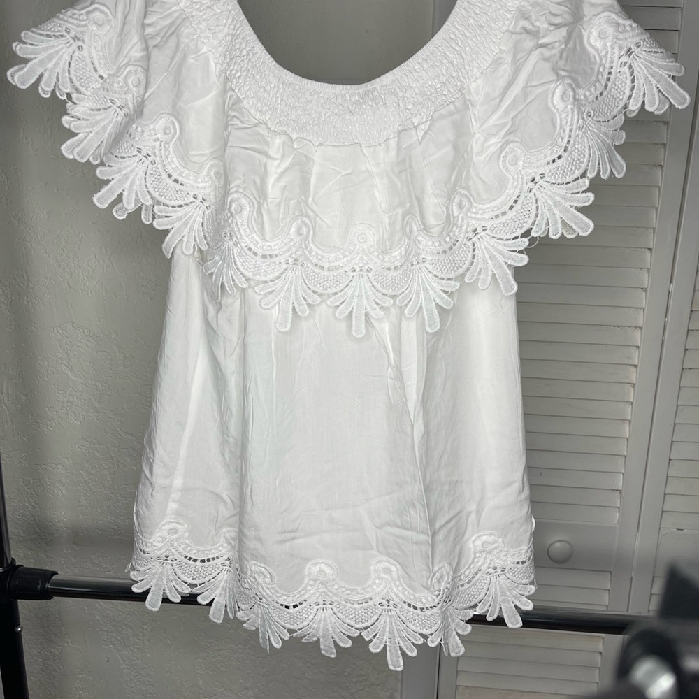 ViVI White Ruffled Cap Sleeve Blouse